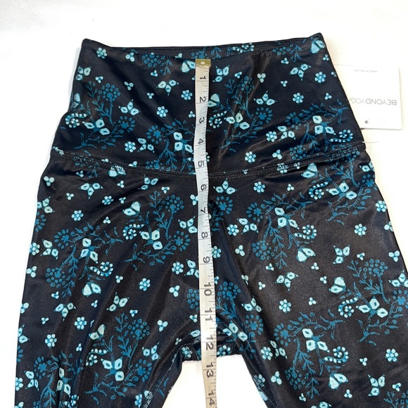Beyond Yoga Lux High Waisted Leggings & Criss Cross Cropped Tank SMALL - Picture 6 of 16